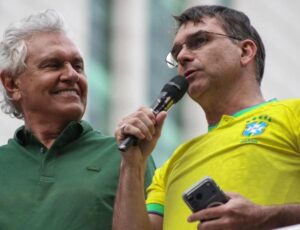 Ronaldo Caiado irá apoiar Flávio Bolsonaro no 2º turno