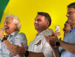 Ao lado de Tarcísio de Freitas, Ronaldo Caiado anuncia apoio a Flávio Bolsonaro no 2º turno; veja vídeo