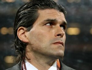 Farsa no banco de reservas! Esquema milionário oferecia carteira falsa da CBF/UEFA para ex-atletas virarem treinadores sem estudar