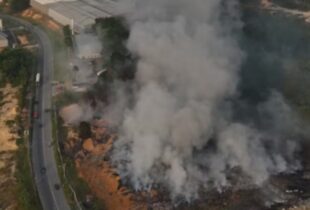 Fumaça toma Manaus e incêndio em lixão já passa de 18 horas no Distrito Industrial; veja vídeo