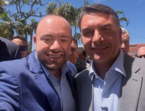Fausto Jr. declara apoio a Flávio Bolsonaro no segundo turno
