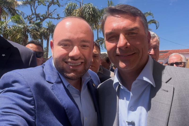 Fausto Jr. declara apoio a Flávio Bolsonaro no segundo turno