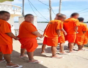 “Eu vou voltar, meu amor”: Custodiados são transferidos de Nova Olinda para Manaus e cena rende comentários na internet; veja vídeo