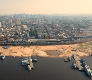 Seca no Amazonas freia grandes navios e afeta rota do polo industrial
