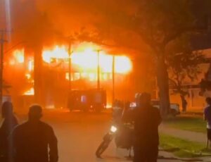 Polícia Federal investiga incêndio na UFPE com prejuízo estimado em R$ 100 milhões