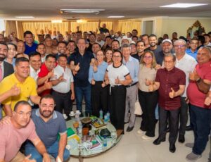 Omar Aziz amplia apoio político com prefeitos do interior do Amazonas