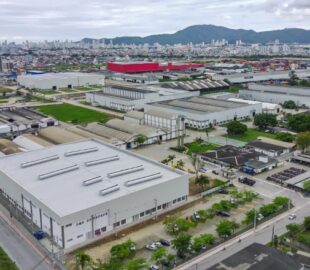 Juros altos dificultam acesso ao crédito para 76% das indústrias brasileiras, aponta CNI