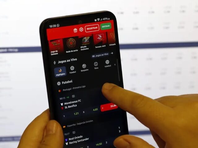 Bancos começam a devolver R$ 1,3 bilhão a apostadores de bets