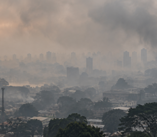 Manaus continua sufocada pela fumaça e qualidade do ar segue péssima neste sábado (10); veja bairros mais afetados