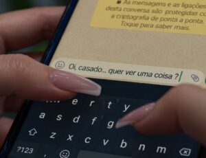 Escândalo na firma: mulher que transformou chat da empresa em 'motel virtual' com colegas casados toma justa causa