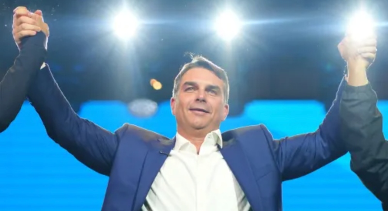 Flávio Bolsonaro intensifica agenda de compromissos e se reúne com prefeitos e vereadores neste domingo