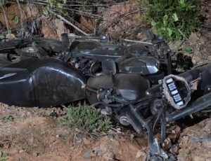 Motorista foge após atropelar e mat4r homem em rodovia no Amazonas; cenas fortes