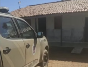 Cena macabra: Avó dá banho em neto de 8 anos morto a fac4das antes da chegada da polícia