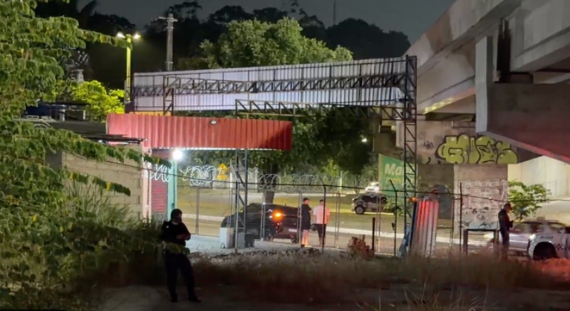 Imagens fortes: c0rpo de homem é encontrado sob viaduto em meio a grande quantidade de sangue; vídeo