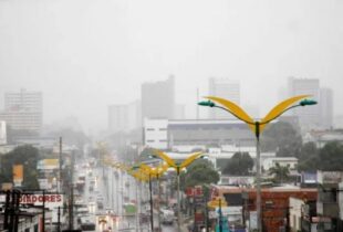 Calor não dá trégua e chuva pode surpreender amazonenses nesta terça-feira