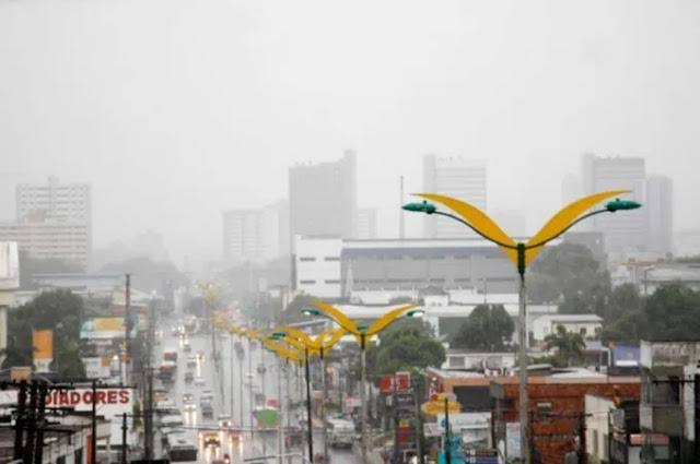 Calor não dá trégua e chuva pode surpreender amazonenses nesta terça-feira