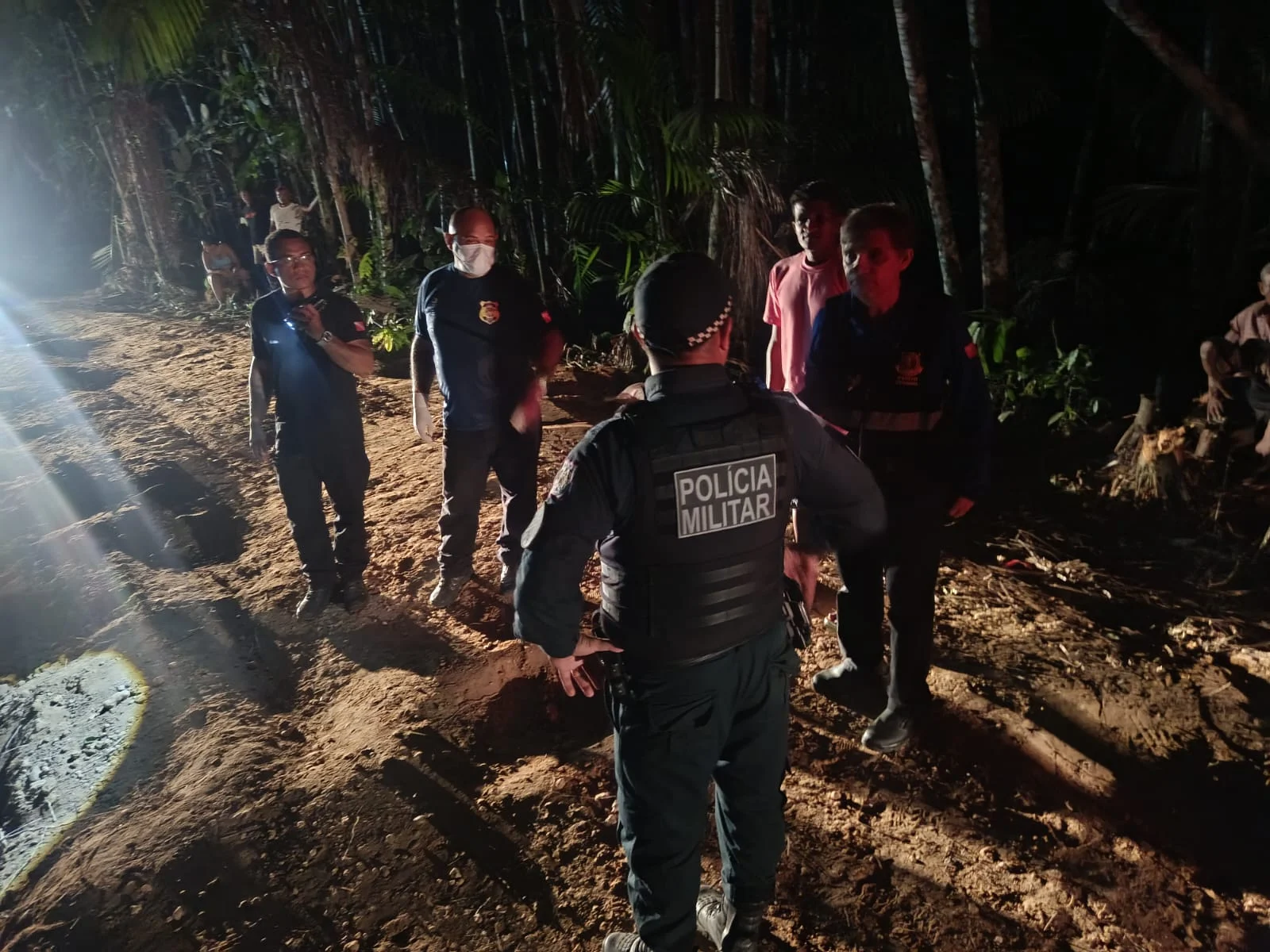 Tragédia: veja o momento em que c0rpo de jovem é retirado após ser soterrado por entulho da prefeitura; cenas fortes