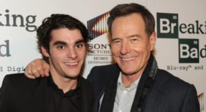Bryan Cranston lamenta morte de RJ Mitte, seu ‘filho’ em Breaking Bad, e faz alerta sobre saúde mental