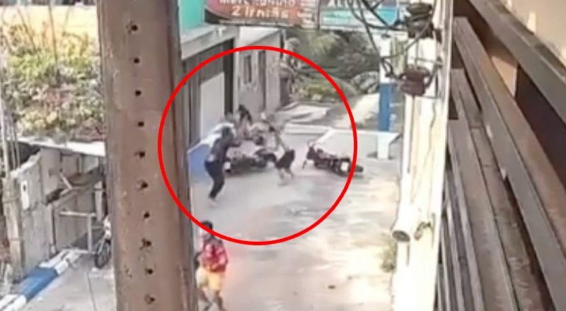Mototaxista pula de barranco para não ser m0rto a facadas em Manaus; veja vídeo