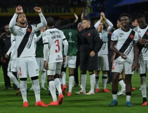 Vasco vence o Boca Juniors em La Bombonera e quebra jejum de 75 anos