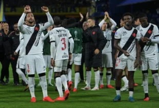 Vasco vence o Boca Juniors em La Bombonera e quebra jejum de 75 anos