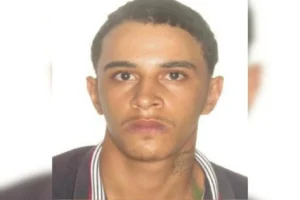 Briga fatal: homem é preso escondido em banheiro após matar amigo com garrafada