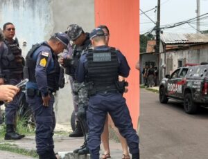 Tensão em Manaus: Força Tática é acionada e faz cerco em casa onde marido faz esposa e filho reféns; acompanhe ao vivo