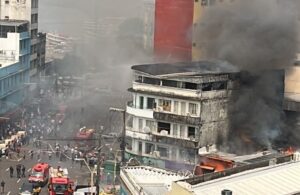 Tensão: incêndio no restaurante El Shaday se espalha e atinge lojas no Centro de Manaus; veja vídeos