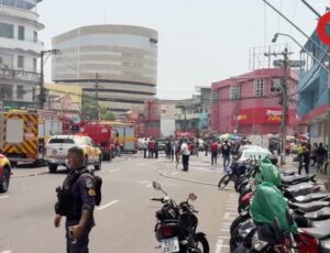 Acompanhe ao vivo o trabalho das equipes na ocorrência de incêndio no centro de Manaus; vídeo