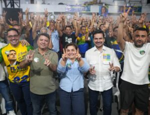 Professora Maria recebe apoio de forças policiais do Amazonas e garante pagamento de data-base e reajustes retroativos