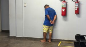 ROCAM prende “Loirinho” com drogas no Terminal da Matriz, no Centro de Manaus