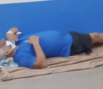 Revoltante: com falta de leito, idoso de 71 anos fica jogado no chão à espera de atendimento no 28 de Agosto; veja vídeo