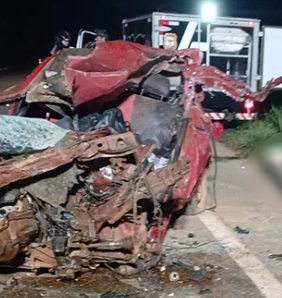 Tragédia: motorista m0rre preso às ferragens após bater de frente em ônibus; cenas fortes