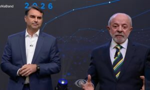 Flávio Bolsonaro detona gastança de Lula e promete alívio no bolso dos eleitores: ‘vou tirar do Lula e dar pra você’