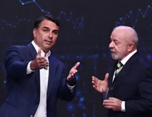 Durante debate, Lula defende ‘saidinha’ de presos após Flávio Bolsonaro citar casos de assassinatos: ‘É justo que saia para ver a família’