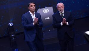 Flávio Bolsonaro expõe áudio de Vorcaro sobre filme de Lula e rebate ataques em confronto; ouça
