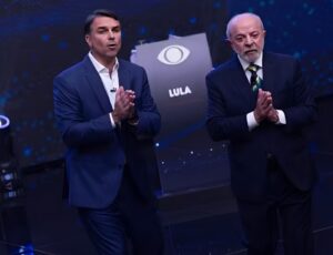 Flávio Bolsonaro expõe áudio de Vorcaro sobre filme de Lula e rebate ataques em confronto; ouça