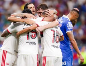 Flamengo vence o Bahia por 3 a 0 e reassume a liderança do Brasileirão