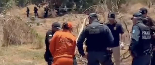 Corpo de menino de 11 anos é encontrado esquartejado e jogado em bueiro; veja vídeo