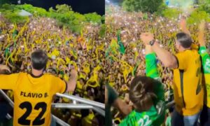 Veja momento em que Flávio Bolsonaro é recebido por multidão no ‘Bloquinho do 22’, em Manaus