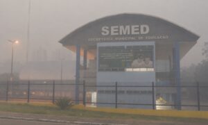 Fumaça não dá trégua e Prefeitura de Manaus mantém aulas suspensas nesta terça-feira (20)