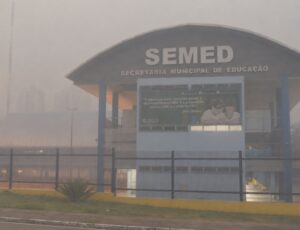 Fumaça não dá trégua e Prefeitura de Manaus mantém aulas suspensas nesta terça-feira (20)