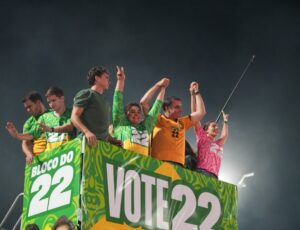 Professora Maria faz história e reúne 150 mil pessoas com Flávio Bolsonaro e Nikolas Ferreira no maior ato da direita no Norte do país
