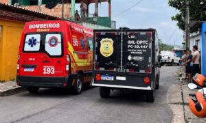 Trabalhador de 56 anos morre após sofrer descarga elétrica durante serviço em telhado de casa em Manaus; veja vídeo