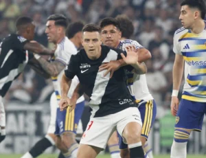 Vasco leva gol no fim, perde para o Boca Juniors e é eliminado da Sul-Americana