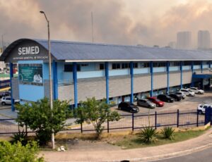 Escolas municipais de Manaus seguem sem aulas presenciais nesta quinta-feira (22) devido à baixa qualidade do ar