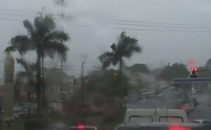 Temporal atinge Manaus e acende alerta para alagamentos e rajadas de vento