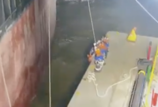 Desespero: veja momento que ferry-boat afunda e passageiros lutam para sobreviver; cenas fortes