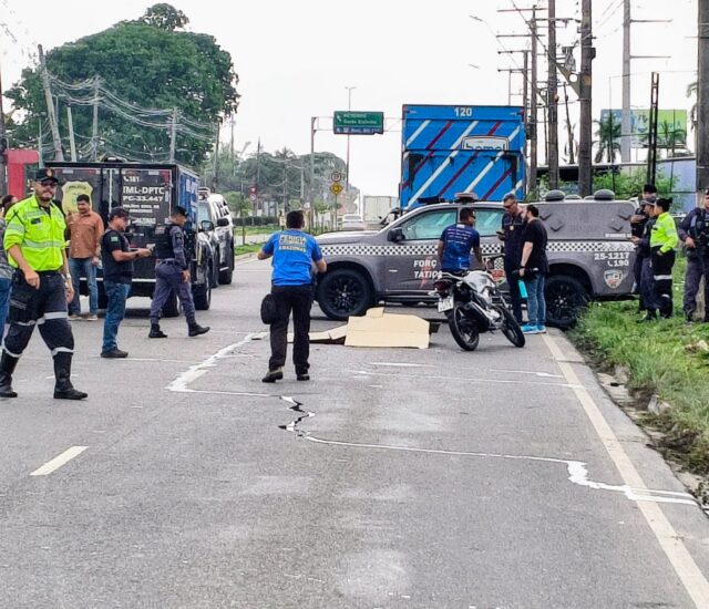 Urgente: motociclista m0rre após ser atropelado por caminhão na avenida Torquato Tapajós; veja vídeo