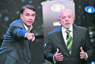 Flávio Bolsonaro marca 47%, Lula tem 46% e empate vai a 50% nos votos válidos